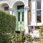 Charming London Retreat